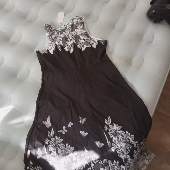 Dress - Picture 2 of 4